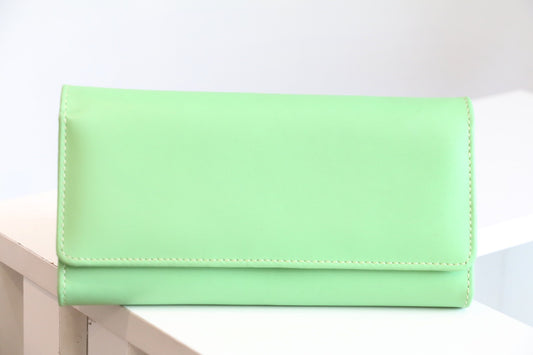 Luxury Ladies Leather Wallet – Rich-Green Cowhide