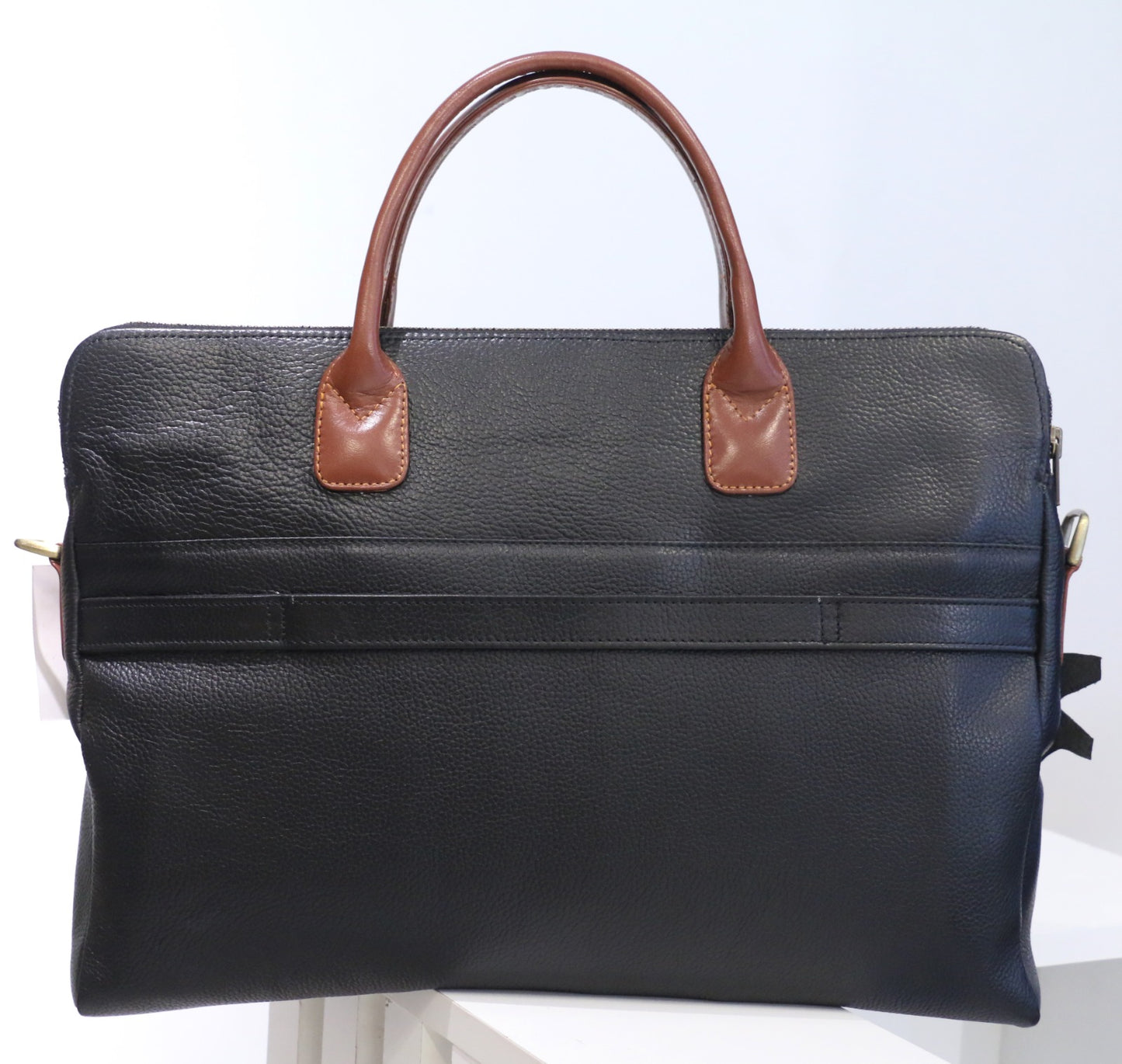 Classic Command – Timeless Leather Bag for Professionals