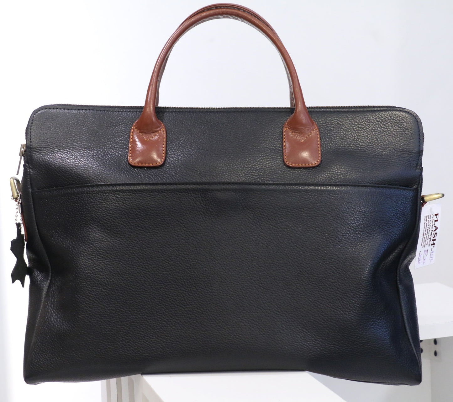 Classic Command – Timeless Leather Bag for Professionals