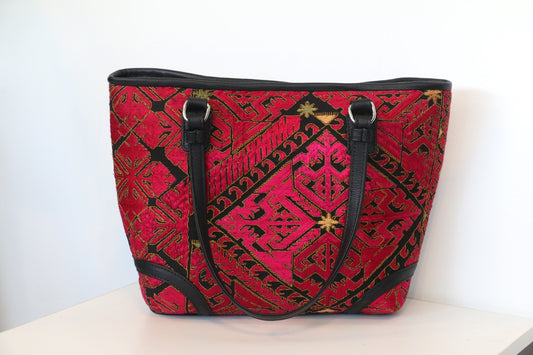 Luxe Horizon Tote – Leather & Fabric Contrast Design