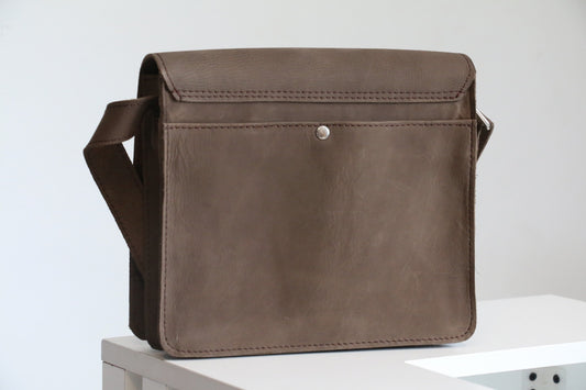 Urban Edge Leather Messenger Bag – Mocha Brown