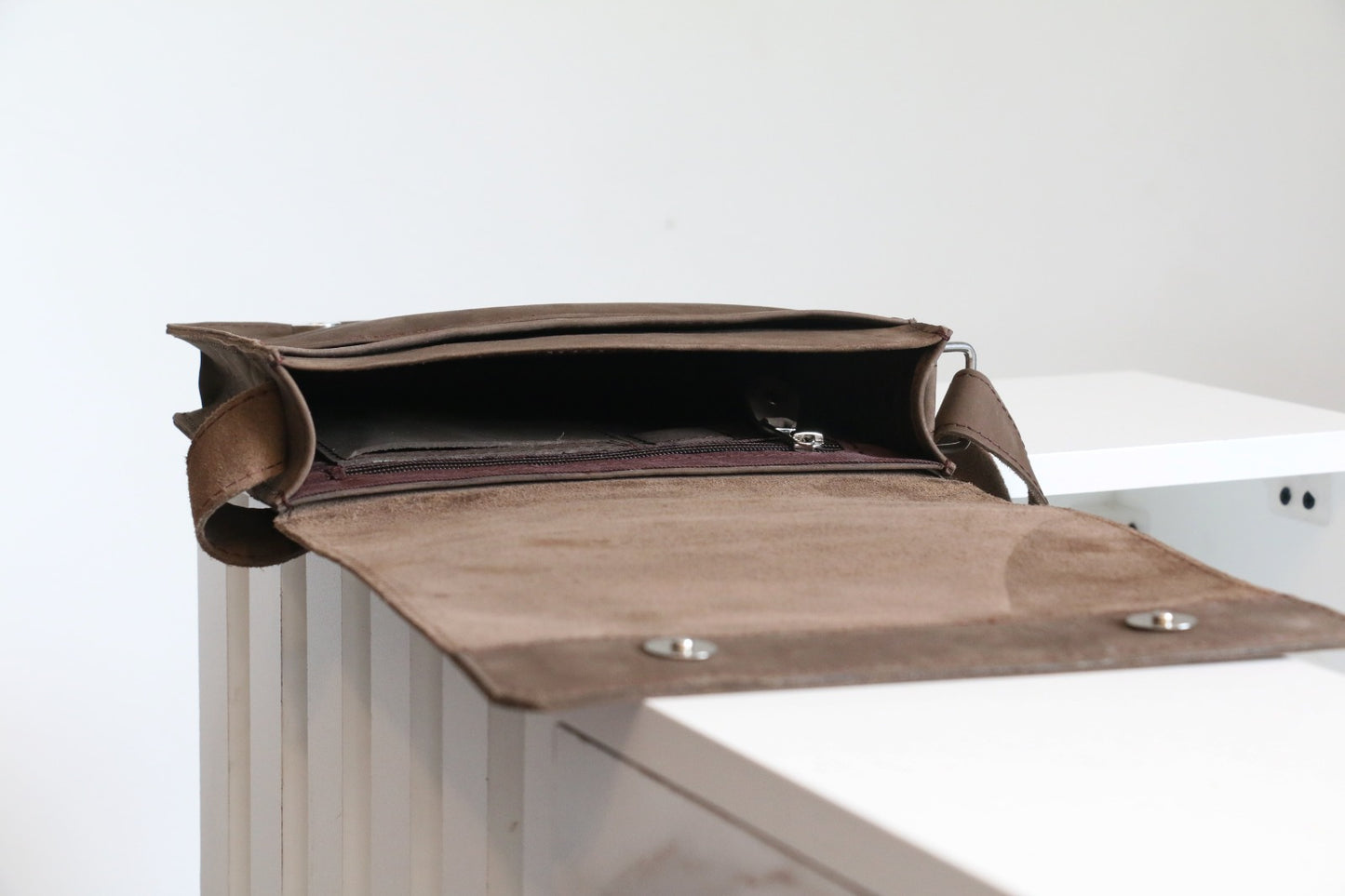 Urban Edge Leather Messenger Bag – Mocha Brown
