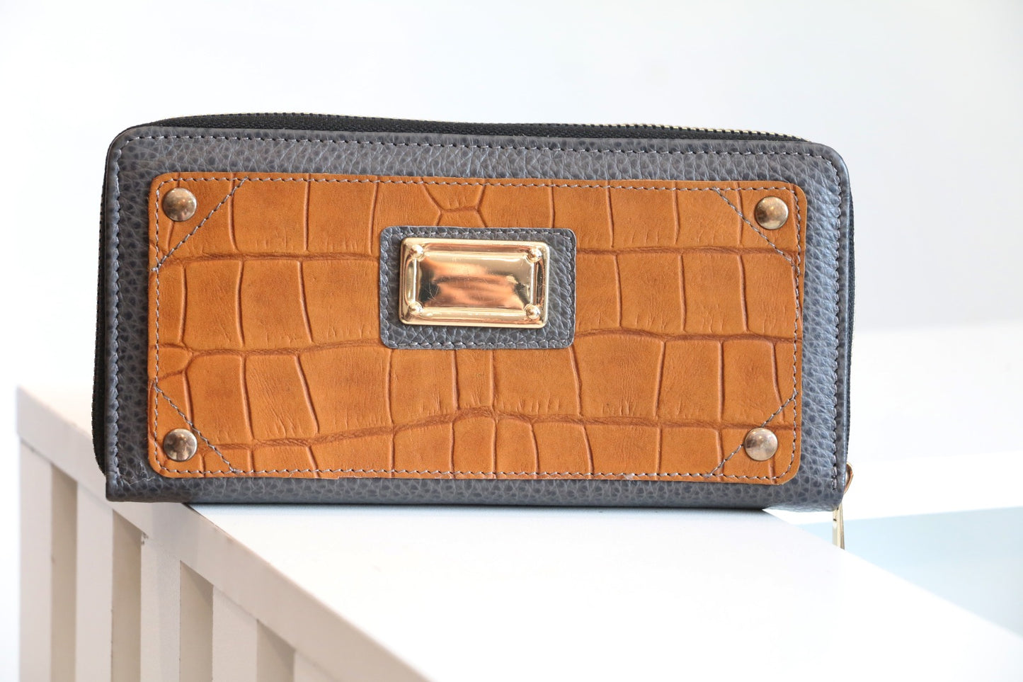 Premium Cowhide Ladies Wallet – Hand Carry Design