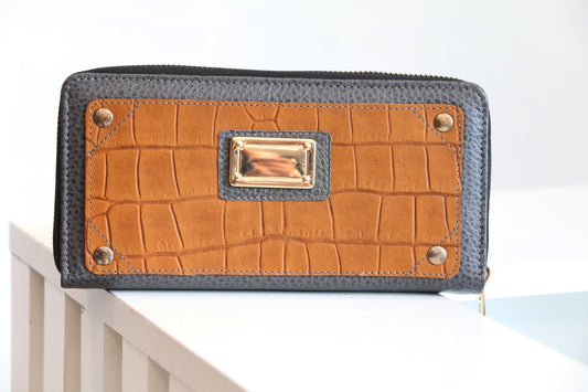 Premium Cowhide Ladies Wallet – Hand Carry Design