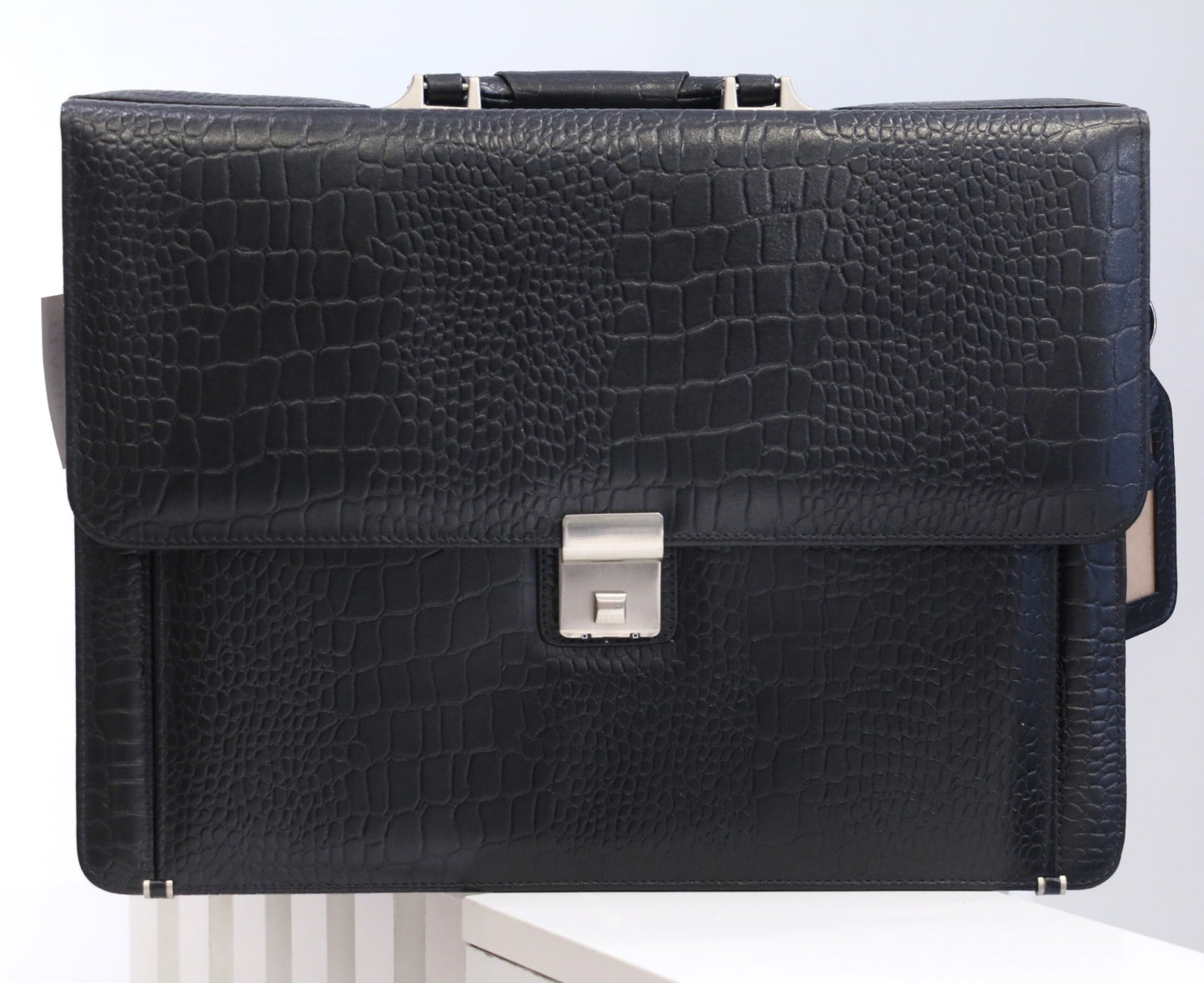 The Monarch Case – Structured Leather Bag for Executives