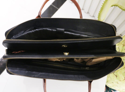 Classic Command – Timeless Leather Bag for Professionals